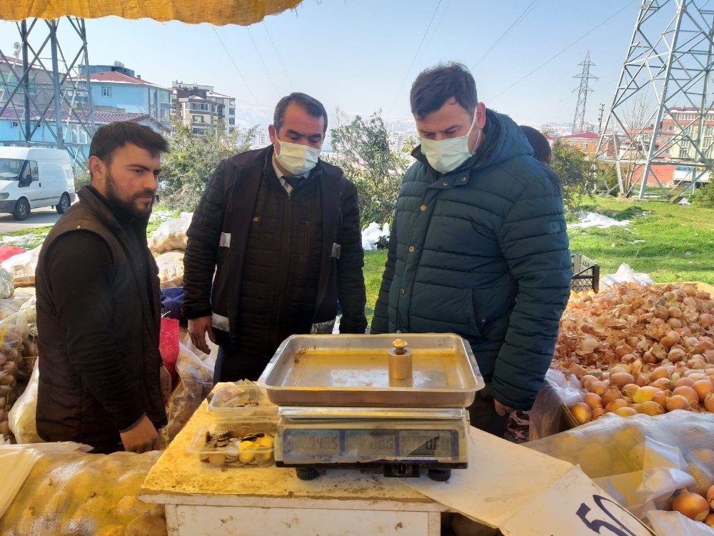 İ̇lkadım Zabıta Ekiplerinden Pazarda Terazi Denetimi