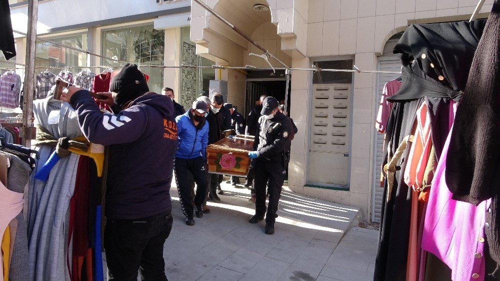 Isparta’da 4. Kattan Düşen Genç Kız Hayatını Kaybetti