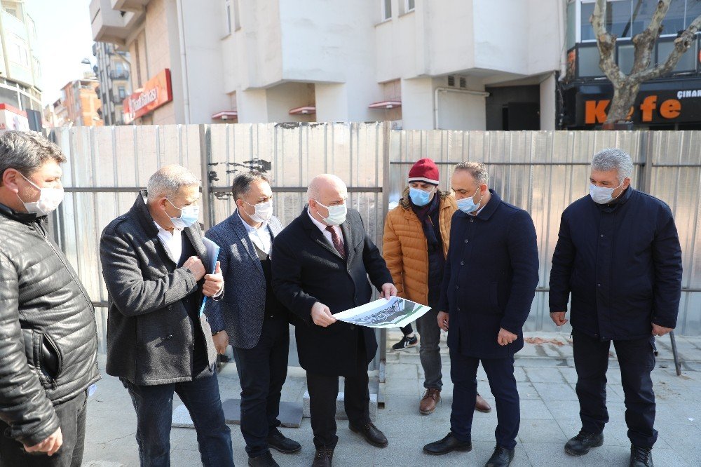 Darıca’nın Çınarlatı Meydanında Yenileme Çalışmalar Başladı