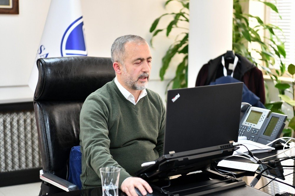 Rektör Savaşan Saü’nün Uzaktan Eğitim Deneyimlerini Anlattı