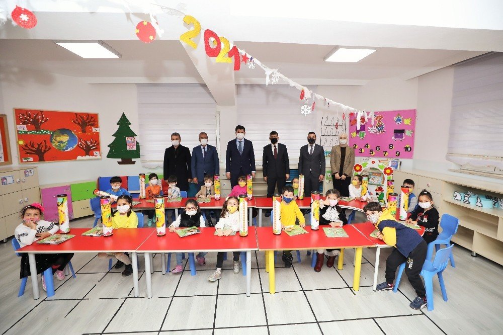 Şehitkamil’den Öğrencilere 10 Bin Satranç Seti