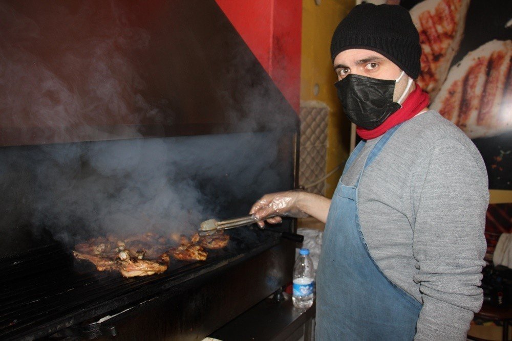 Pikniğe Gidemeyen Vatandaşlar İçin Mangalı Eve Taşıdı