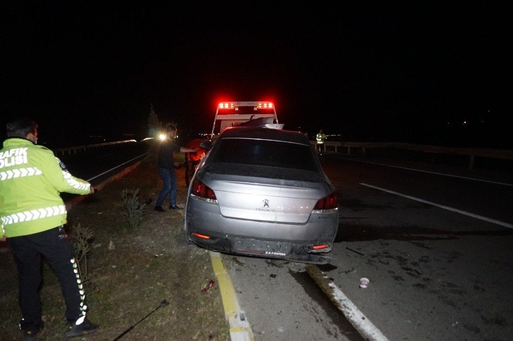 Balıkesir’de 3 Aracın Karıştığı Kazada 3 Kişi Yaralandı