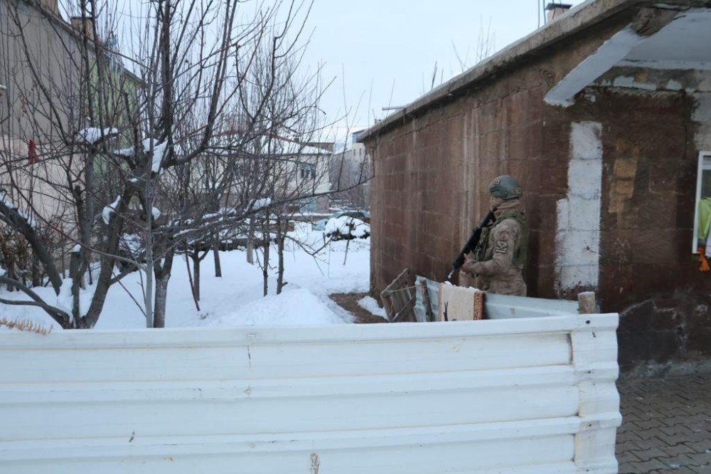 Bitlis’te Uyuşturucu Tacirlerine Operasyon: 9 Gözaltı
