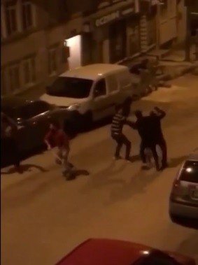 Sopalarla Birbirlerine Girdiler, O Anlar Kameraya Yansıdı