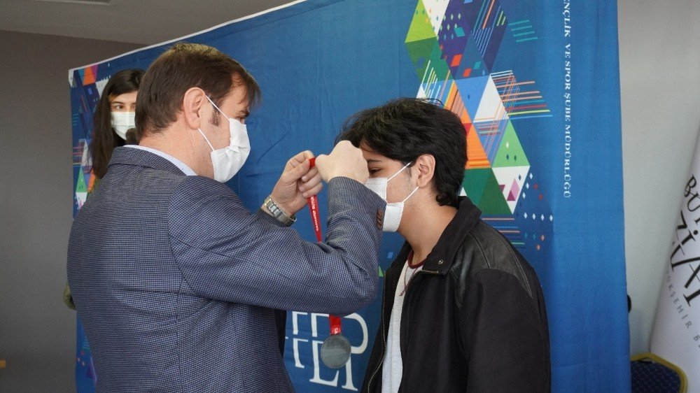 Büyükşehirden Satranç Turnuvası Kazananlarına Ödül