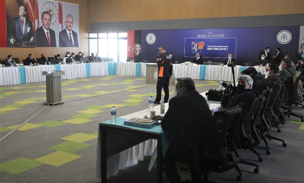 Erzincan’da Gazetecilere "temel Afet Ve Farkındalık Eğitimi" Verildi