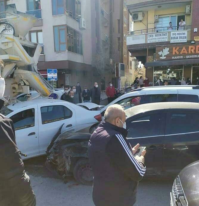 Hatay’da Zincirleme Trafik Kazası: 3 Yaralı