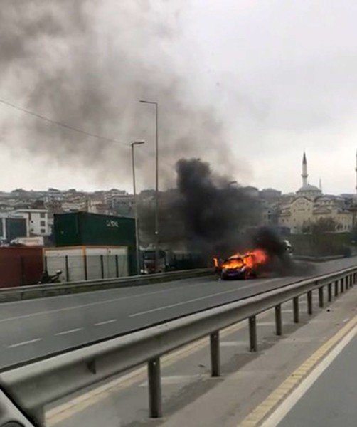 Avcılar’da Trafikte Yangın Dehşeti