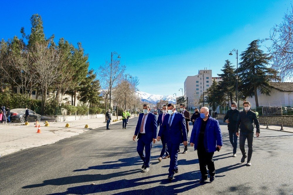 Dört Şeride Çıkarılan İ̇stasyon Caddesi’nde Asfalt Serimi Tamamlandı