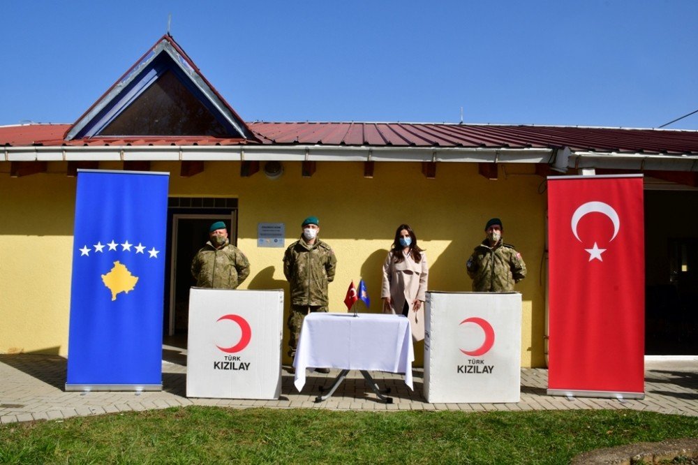 Kosova’da Mehmetçik’ten Engelli Çocuk Bakım Merkezine Yardım