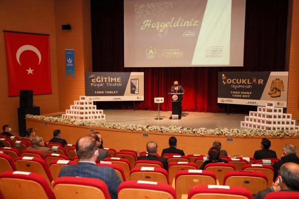 Altınordu Belediyesi’nden Öğrencilere Bin Adet Tablet Desteği