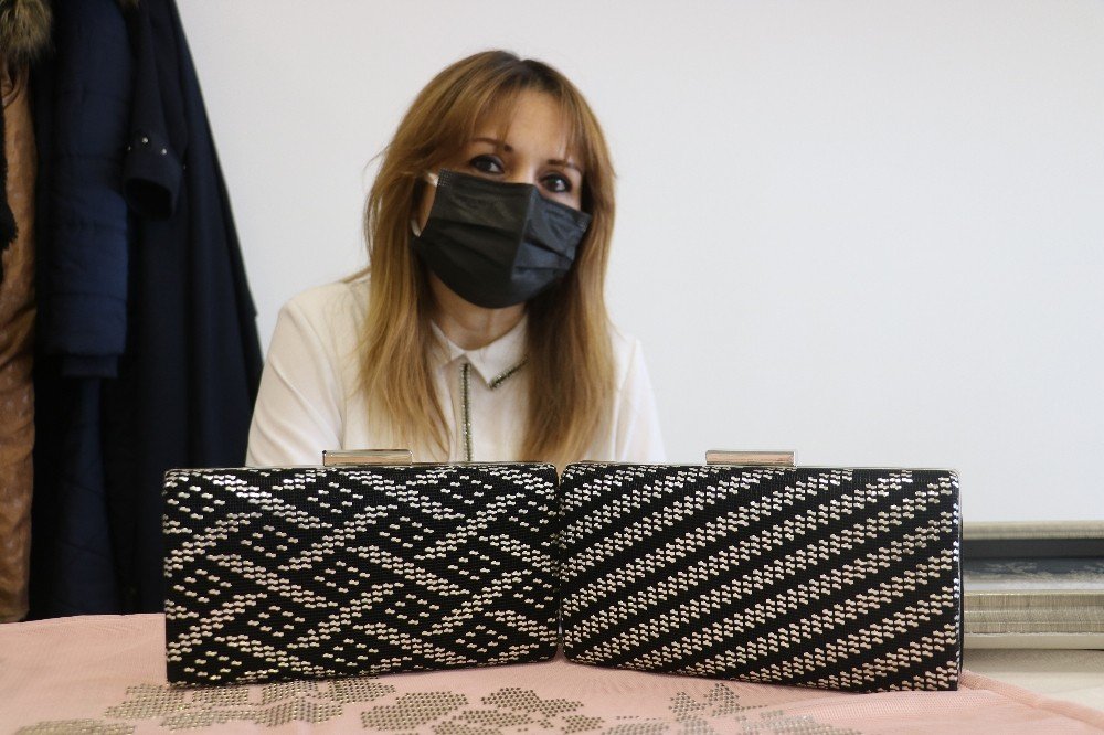 Geleneksel Sanatla Aile Ekonomisine Katkı Sağlıyorlar