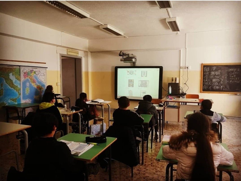 Dünyaya Açılıyorlar
