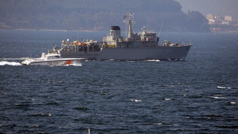 Yunan Mayın Tarama Gemisi Çanakkale Boğazı’ndan Geçti