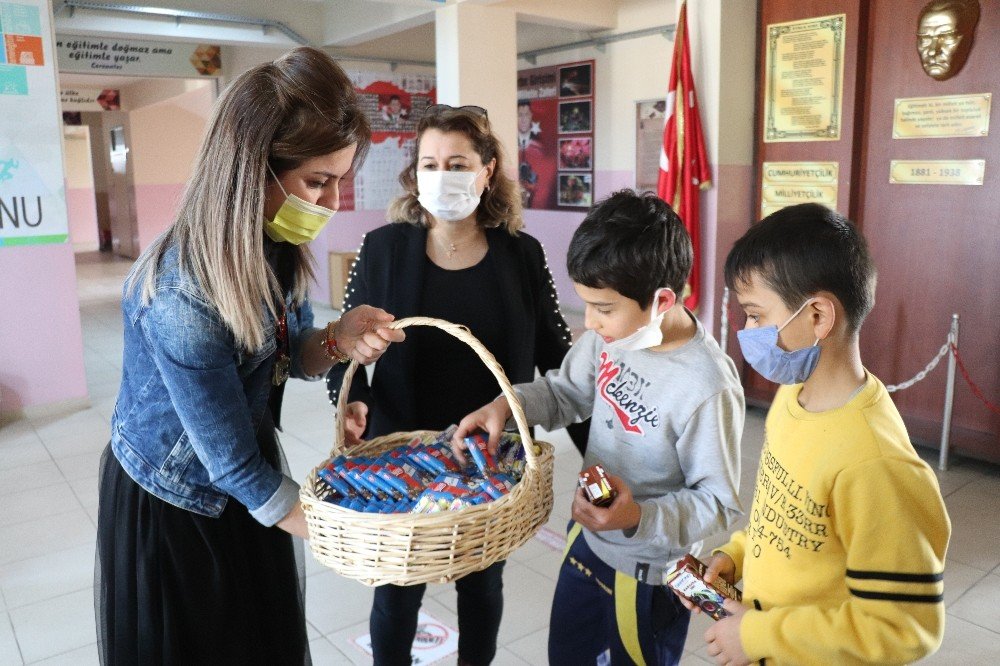 Köy Okullarında Eğitime Tatlı Başlangıç