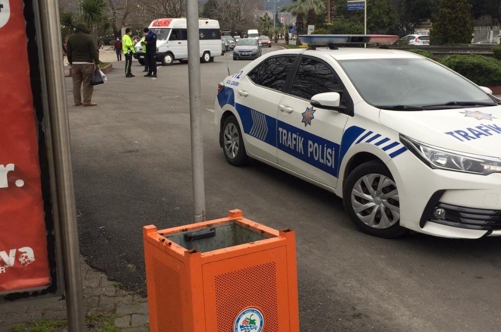 Kontrolden Çıkan Motosiklet Devrildi: 1 Yaralı