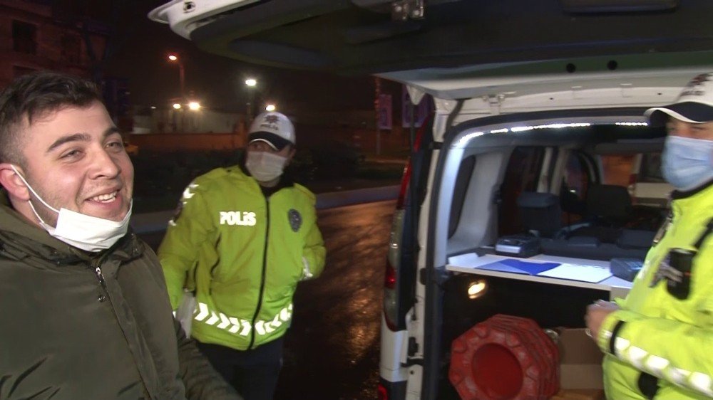 Kısıtlamayı Delip Kaza Yapan Alkollü Gençler Önce Tehdit Yağdırdı Sonra Gülerek “haberlere De Çıkacak Mıyız” Dedi