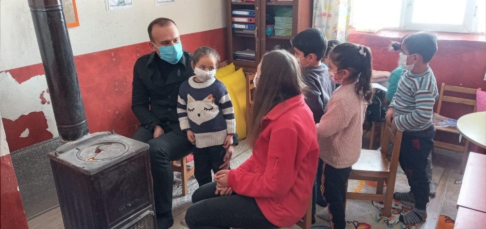 Ağrı Milli Eğitim Müdürü Tekin, Köy Okullarını Ziyaret Etti