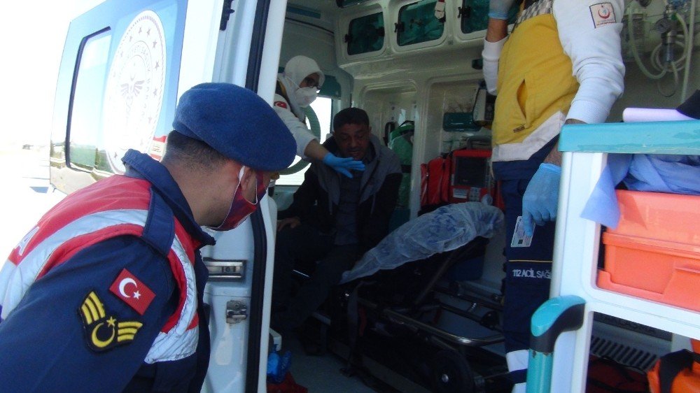 Alkollü Sürücü Korkuluklara Çarpıp Kaldırıma Çıktı: 1 Yaralı