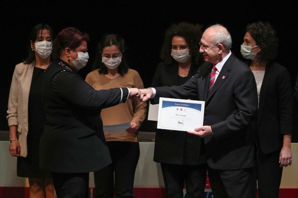 Buca Belediyesine Kılıçdaroğlu’ndan Proje Sertifikası