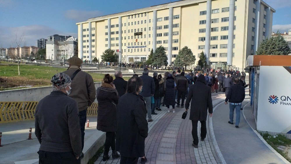 Yapılandırma İçin Oluşan Kuyruğun Başı Sonu Görünmüyor