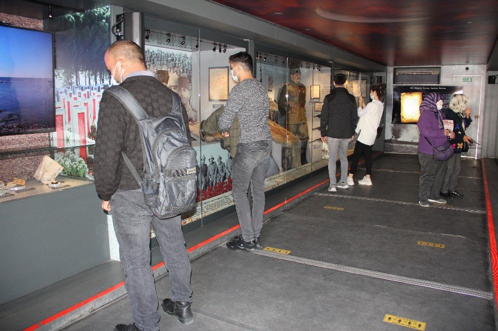 Çanakkale Savaşları Mobil Müzesi Mersinlileri Duygulandırdı