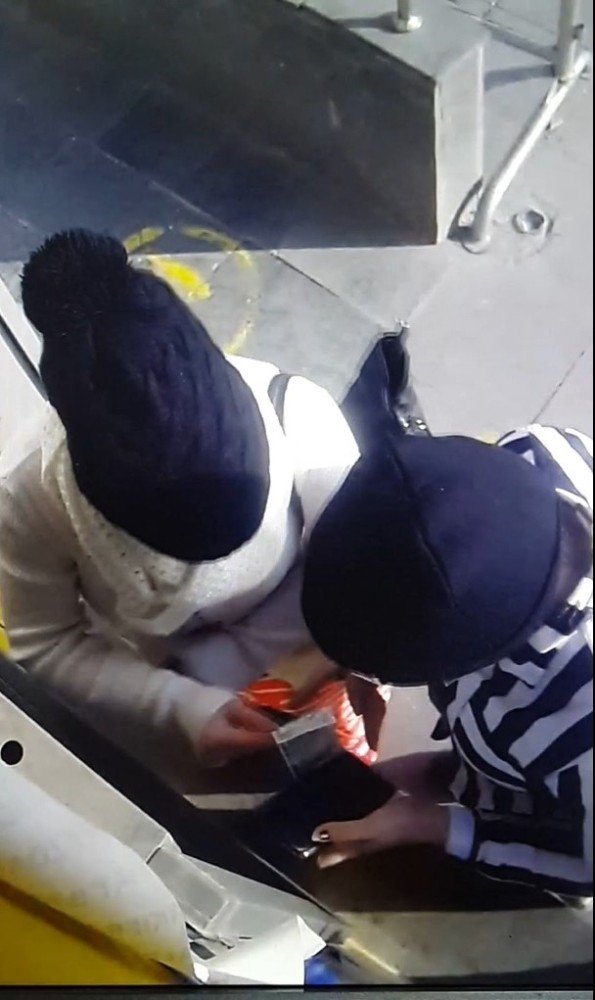 Çaldıkları Banka Kartıyla Para Çekince Yakayı Ele Verdiler