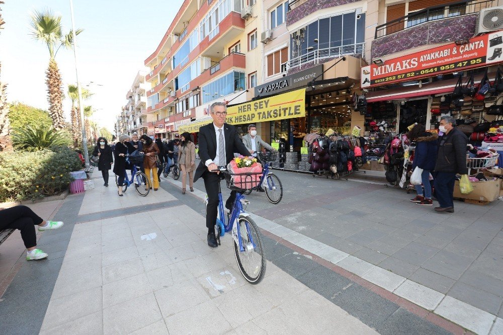 Gaziemir’e Bi̇si̇m Geldi