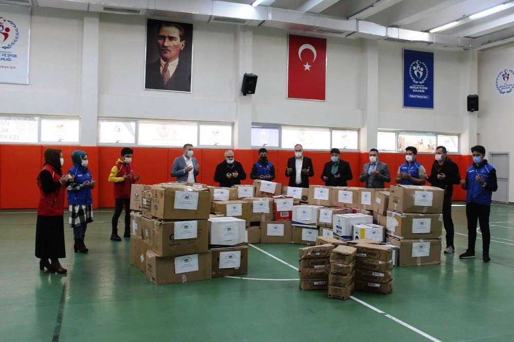 Karaman Gençlik Merkezi’nden İ̇dlib’deki Çocuklara Yardım