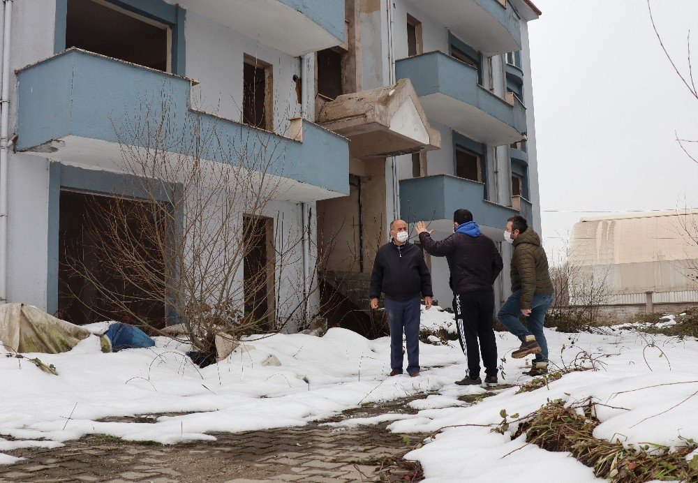 Bu Siteye Ev Sahipleri Değil, Hırsızlar Giriyor