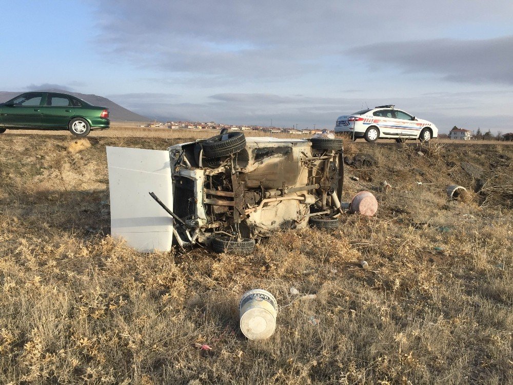 Konya’da İşçileri Taşıyan Otomobil Şarampole Devrildi: 4 Yaralı