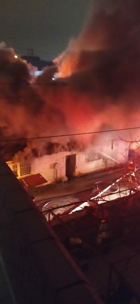 Gecekonduda Korkutan Yangın