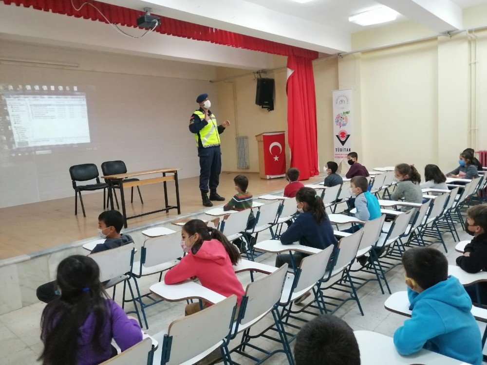 Jandarmadan 35 Köy Okulunda 650 Öğrenciye Trafik Eğitimi