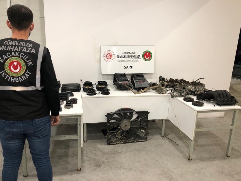 Sarp Sınır Kapısı’nda 36 Bin Liralık Kaçak Otomobil Parçası Ele Geçirildi