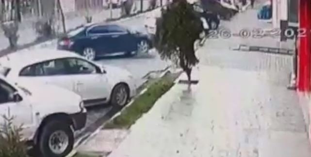 Hamile Sokak Köpeğinin Üzerinden Arabayla Geçti