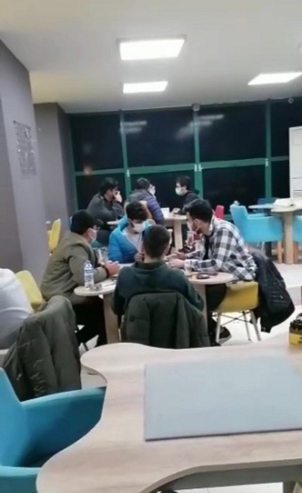 Kapalı Kahvehanede Oyun Oynayıp Sigara Nargile İçerken Yakalandılar