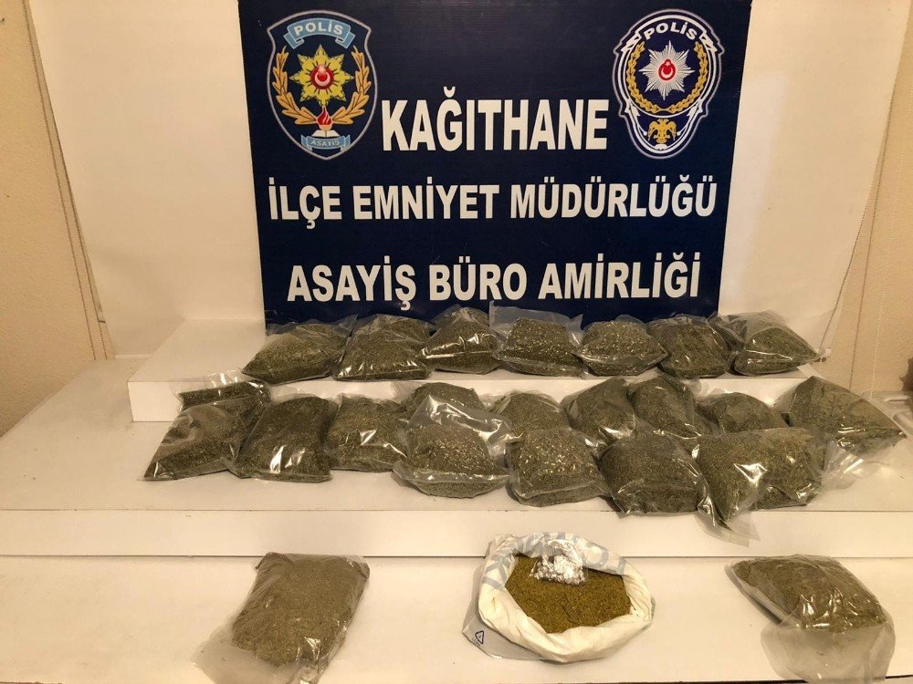 Süpürgenin İçinden Uyuşturucu Madde Çıktı