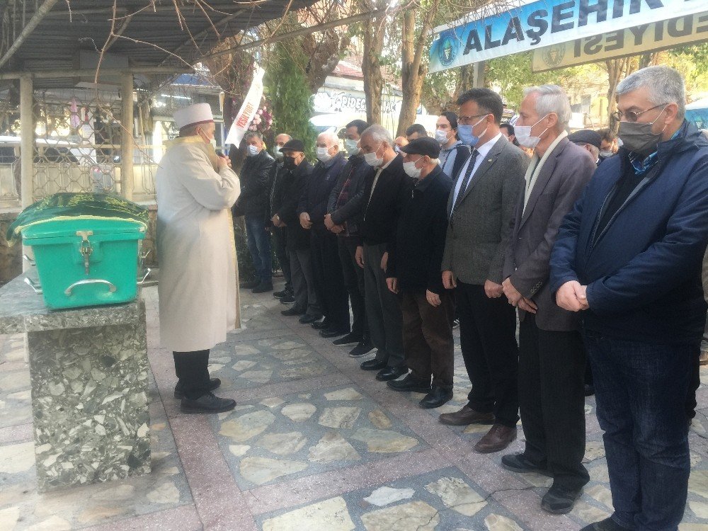 Aracında Kalp Krizi Geçirip Hayatını Kaybetti