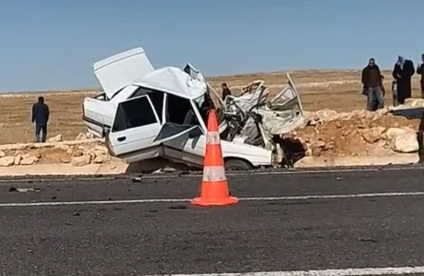 Otomobil Minibüsle Çarpıştı:1 Ölü, 3 Yaralı
