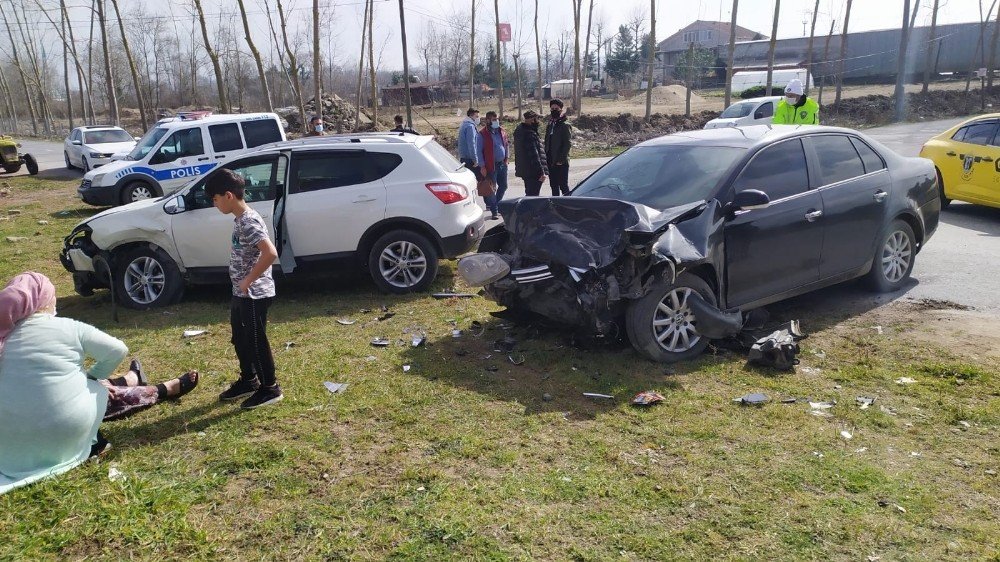 Cip İle Otomobil Kafa Kafaya Çarpıştı, Kazada Karı Koca Yaralandı