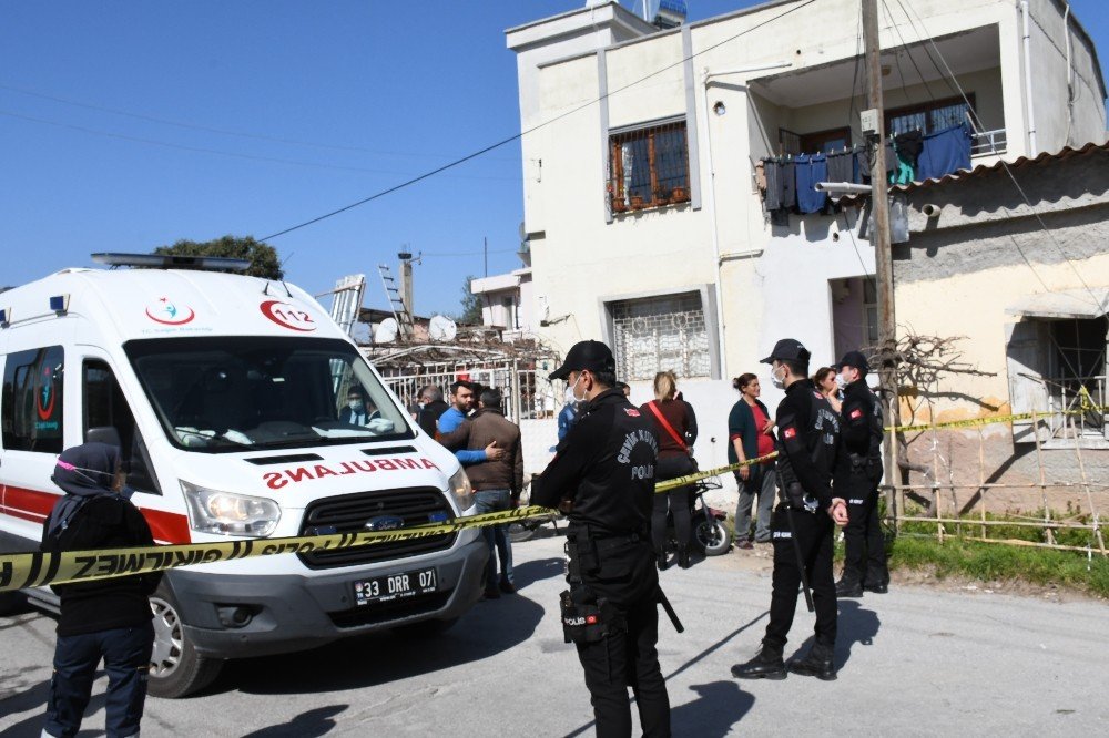 Anne Üzüntüden Bayıldı, Baba "evlatlarım" Diye Ağladı