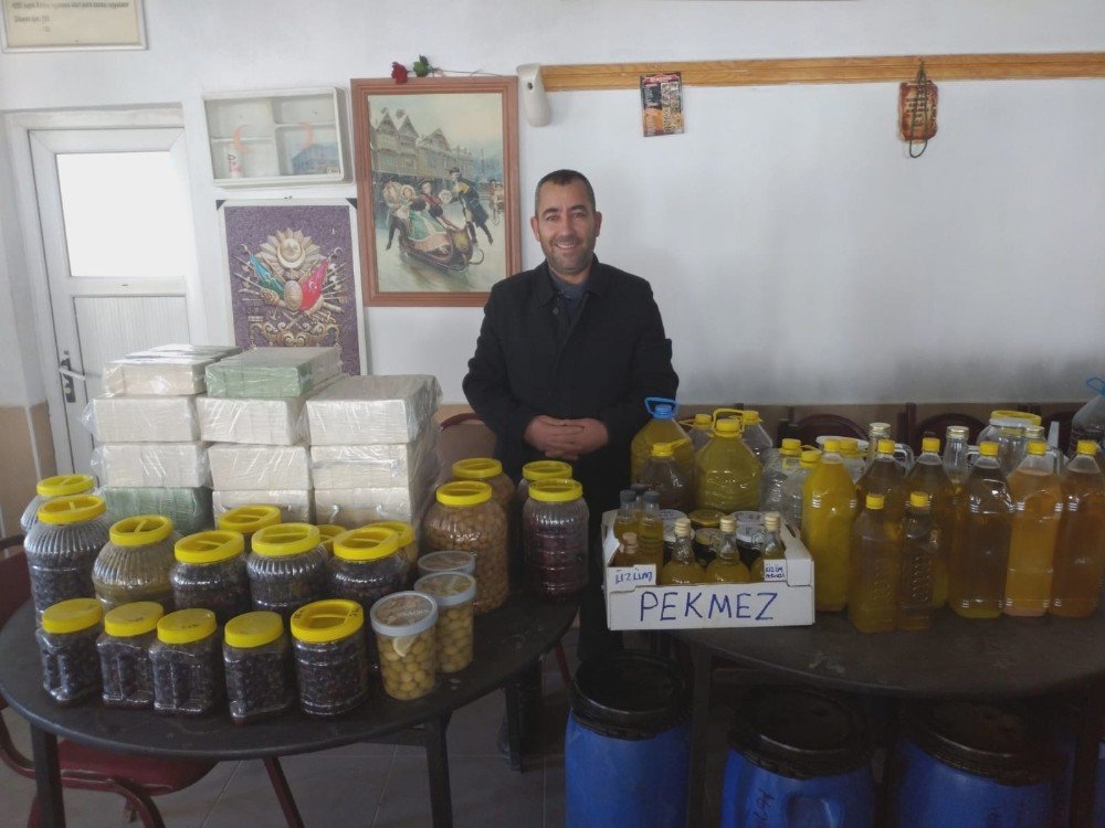 Kapanan Kahvehanesinde Zeytin Ürünleri Satmaya Başladı