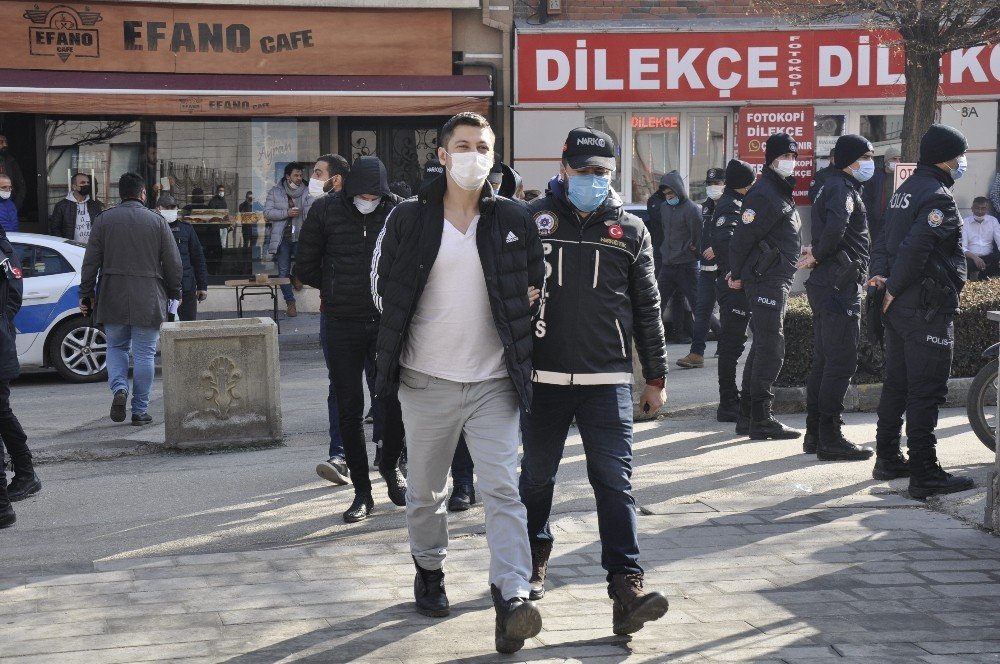Uyuşturucu Operasyonunda Gözaltına Alınan 9 Kişi Adliyeye Çıkarıldı