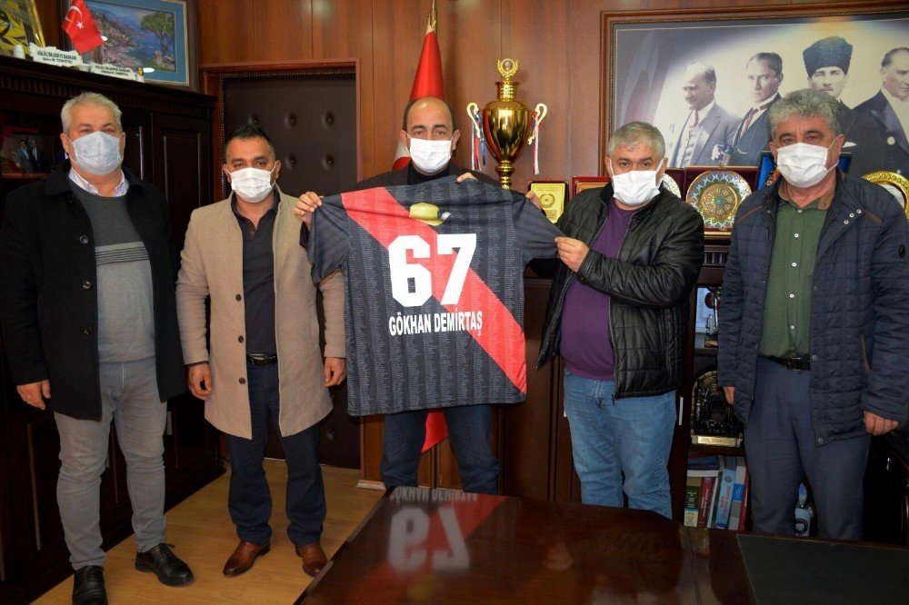 Başkan Demirtaş’a Maden Şehidi Forması