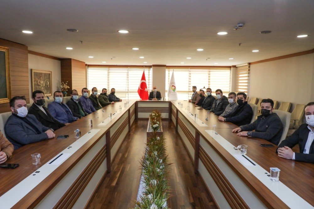 Genç Girişimciler Çalışmalarını Özlü’ye Anlattı