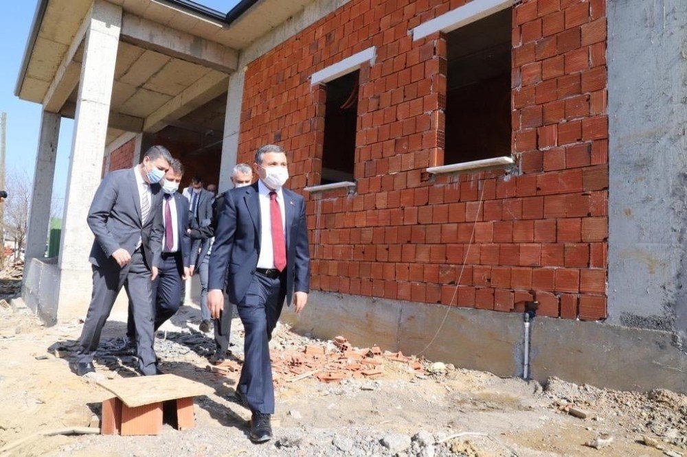 Vali Atay Yapımı Süren Merkezde İncelemelerde Bulundu