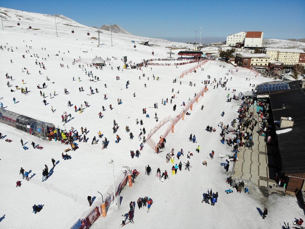 Erciyes’te Denetimler Artırıldı, Pistler Turistlere Kaldı