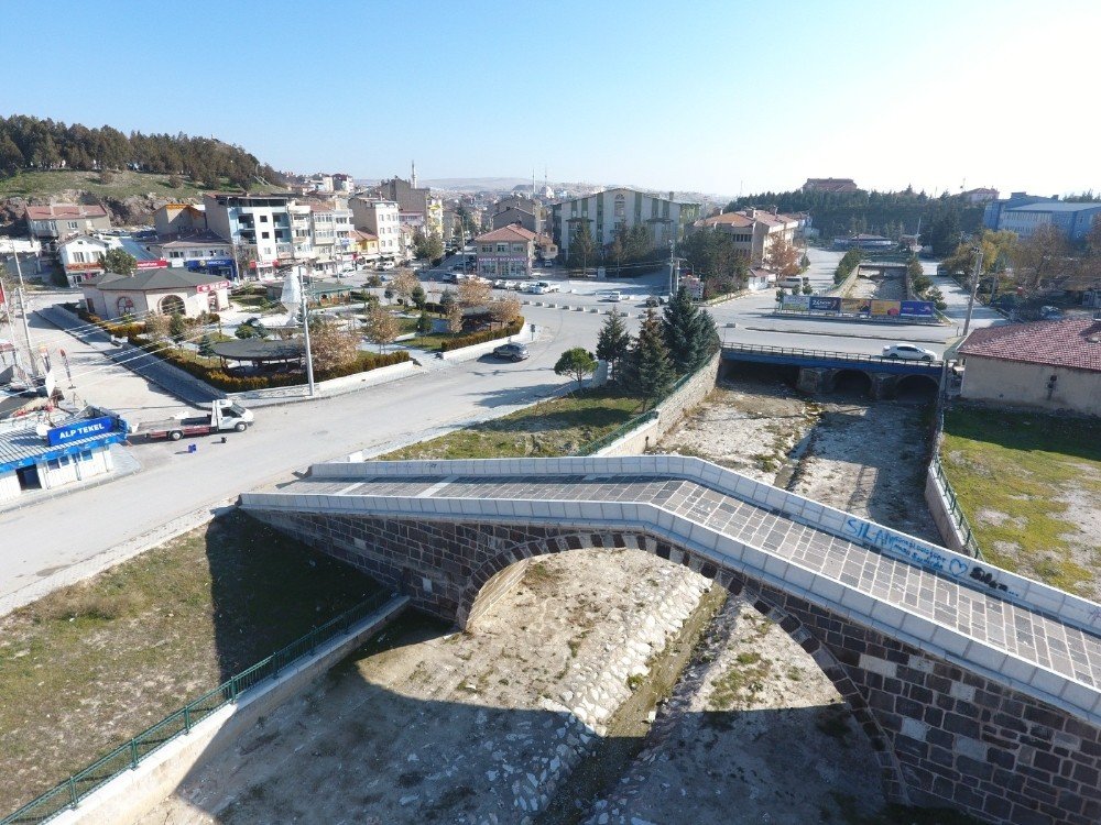 ’koca Köprü’ 2 Bin Yıllık Geçmişiyle Tarihe Işık Tutuyor