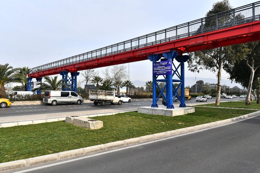 Büyükşehir’den Buca Ve Konak’a İki Yeni Yaya Üst Geçidi